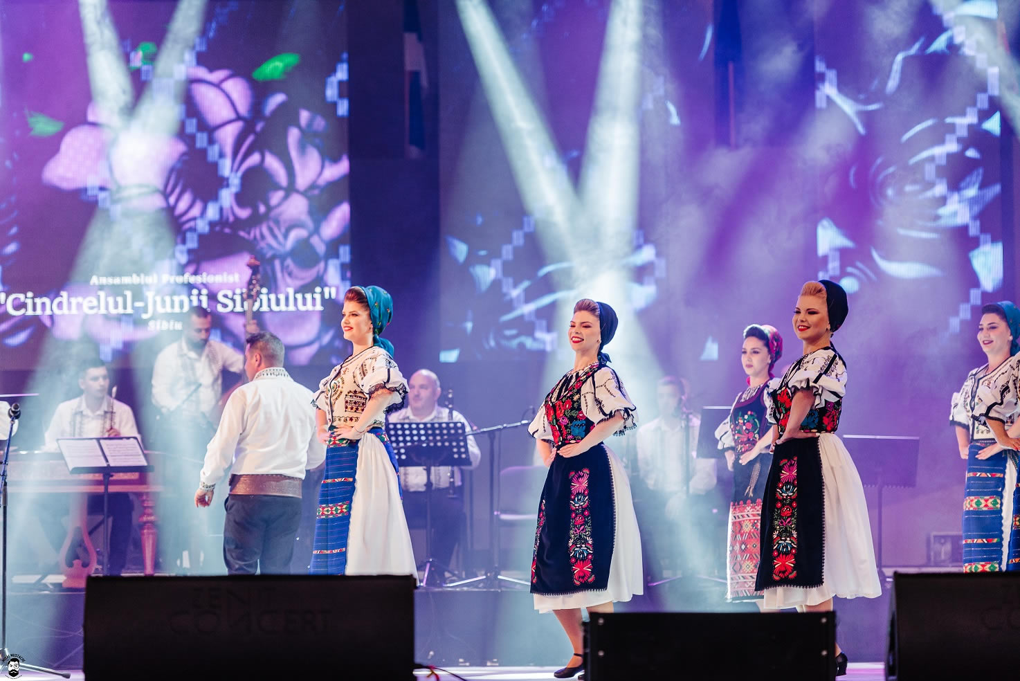 „Junii Sibiului și invitații lor”, spectacolul folcloric al verii la Sala Palatului