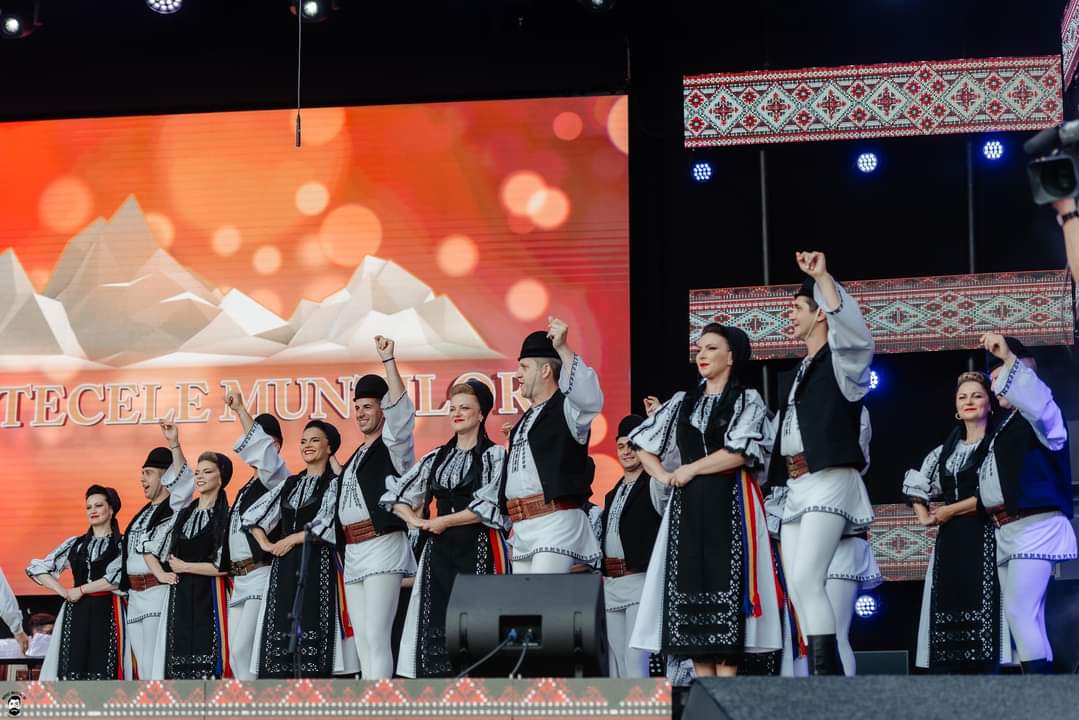 Junii Sibiului- invitați la Festivalurile „Tinerețe” și „Ciobănașul” 