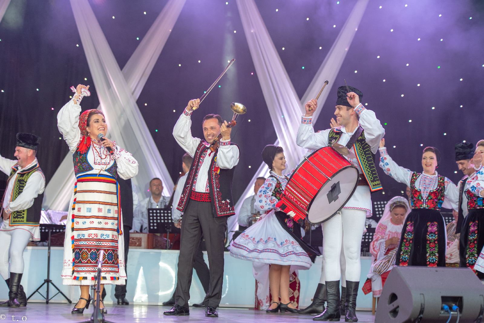 Miracolul tradițiilor românești, un spectacol marca Junii Sibiului, în premieră la TVR 