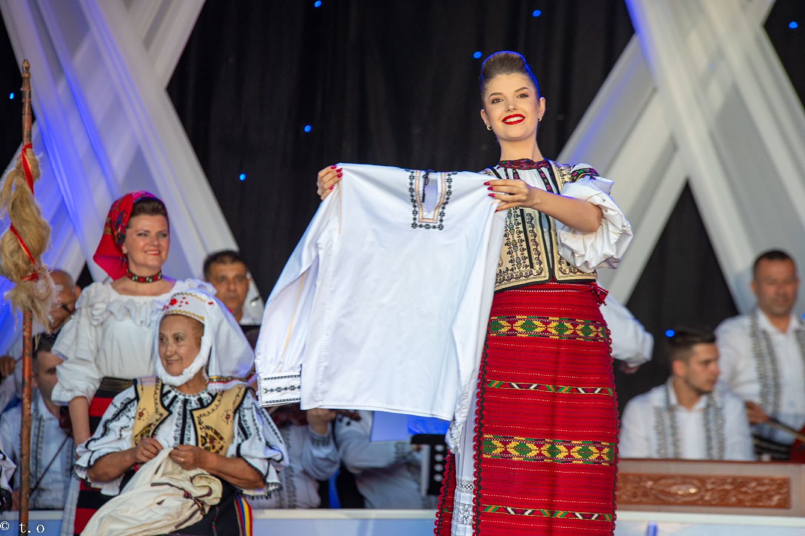 Miracolul tradițiilor românești, un spectacol marca Junii Sibiului, în premieră la TVR 