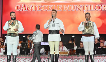 Urmăriți noi momente din Festivalul de Folclor  „Cântecele Munţilor” la TVR 1!