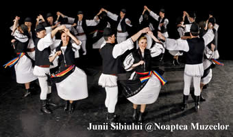Junii Sibiului fac spectacol la Noaptea Muzeelor
